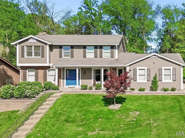 180 Spring Oaks Dr, Ballwin, MO 63011