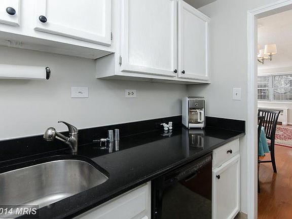 4th image of 227 N George Mason Dr APT 4