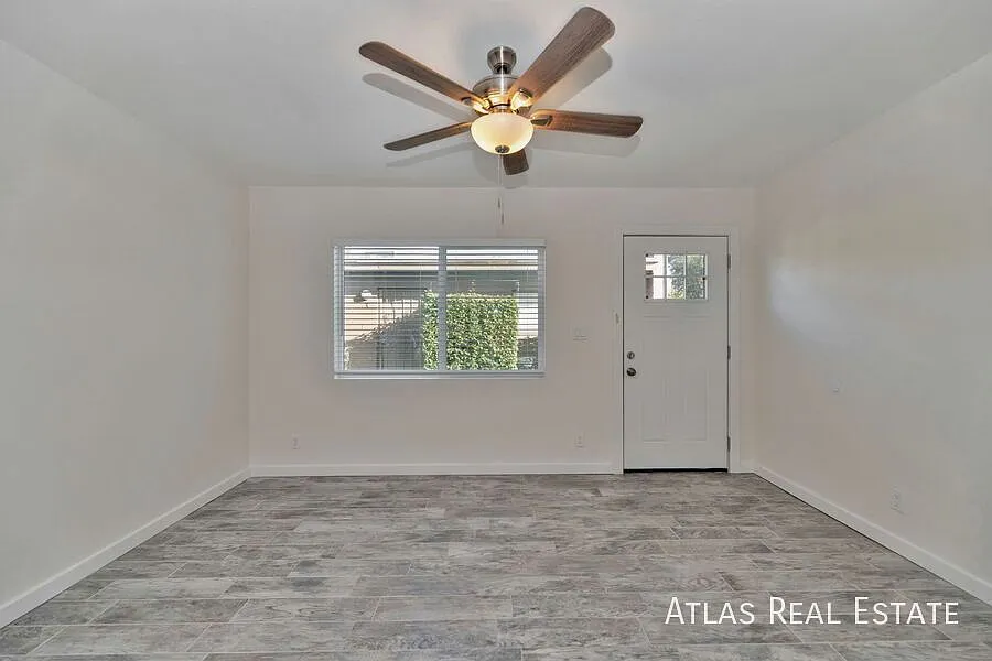 Centrally Located 2 Bed / 1 Bath — Photo 4