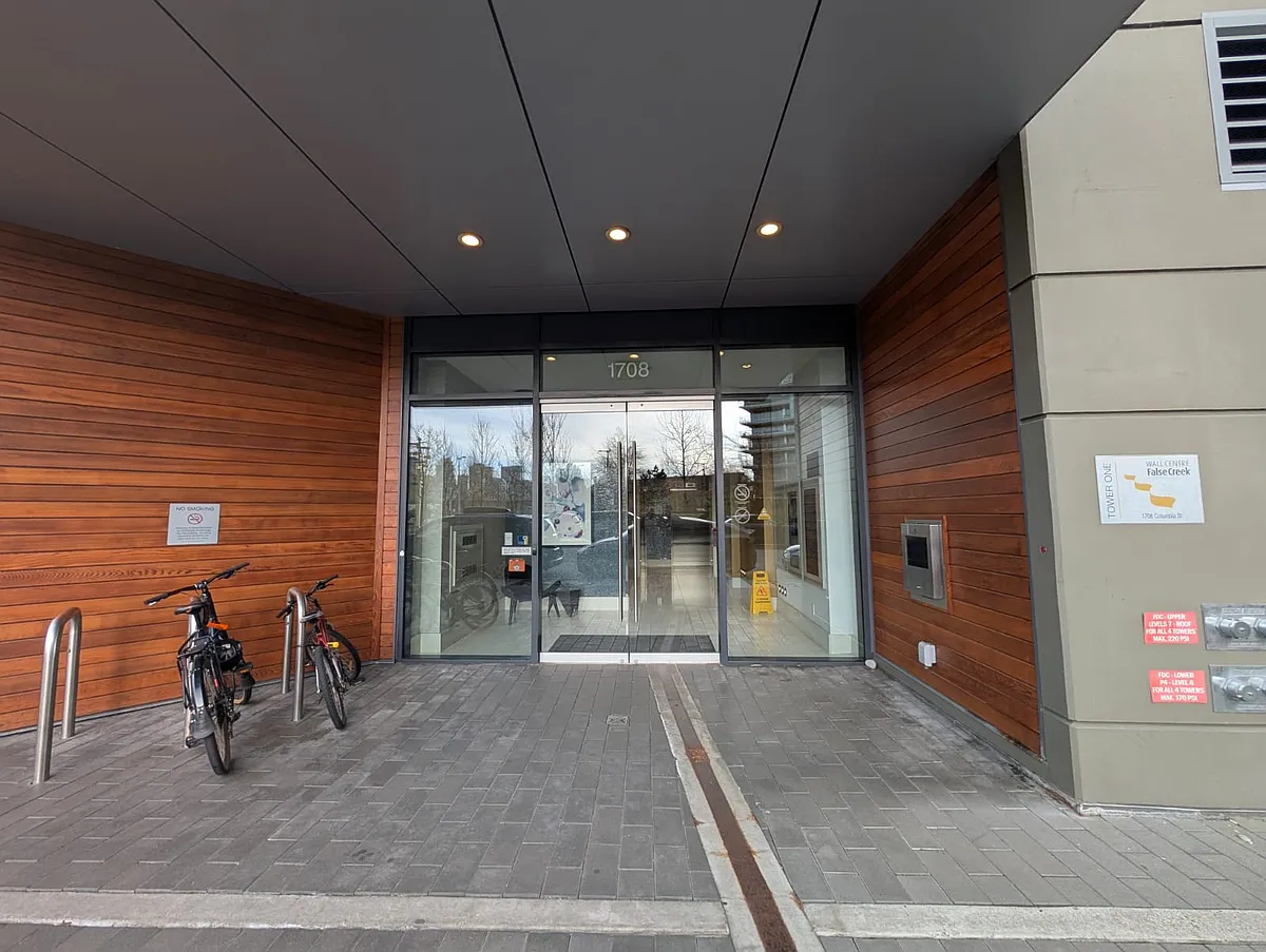 Building Photo - 1708 Columbia St #304
