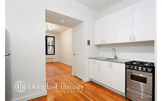 Rented by Douglas Elliman | media 27