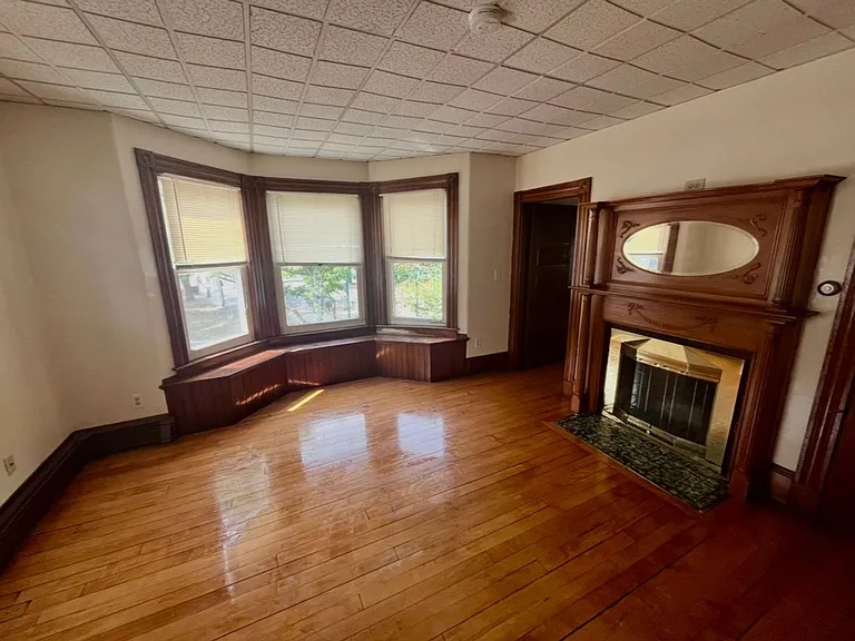 909 State St — Photo 3
