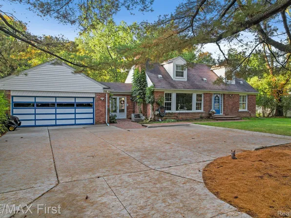 25547 Ingleside Dr, Southfield, MI 48033