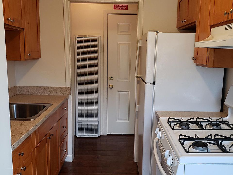 1st image of 872 Park Dr #4