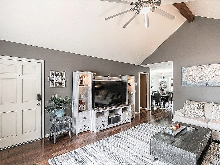 3 bed, 1317 sqft, $2,600 — Photo 3