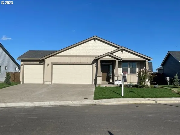 1478 Gladiola Dr #136, Junction City, OR 97448