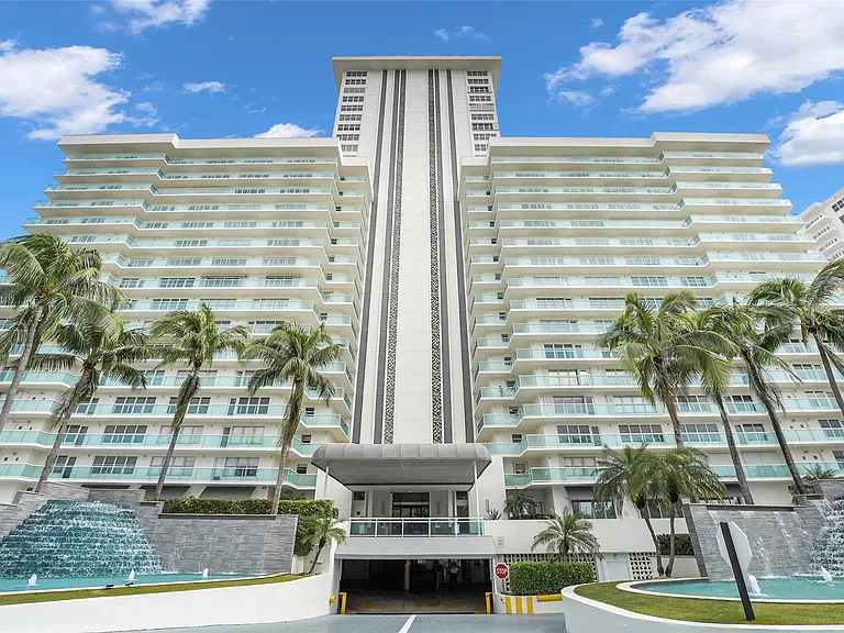 3900 Galt Ocean Dr #511 — Photo 1
