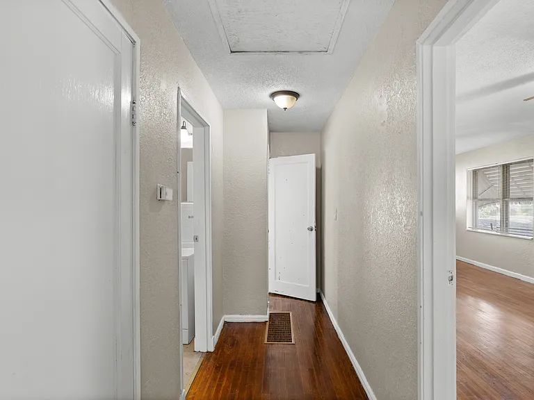 323 Ames Pl — Photo 6