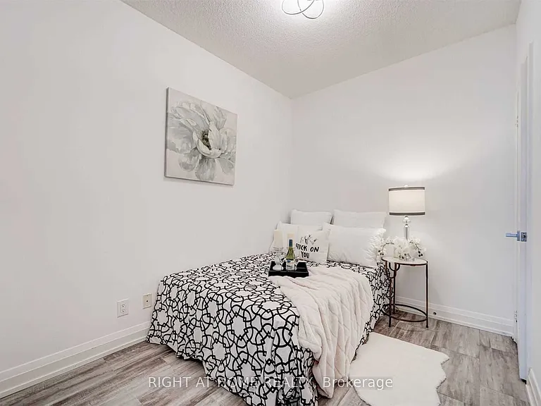 7171 Yonge St #511 — Photo 9