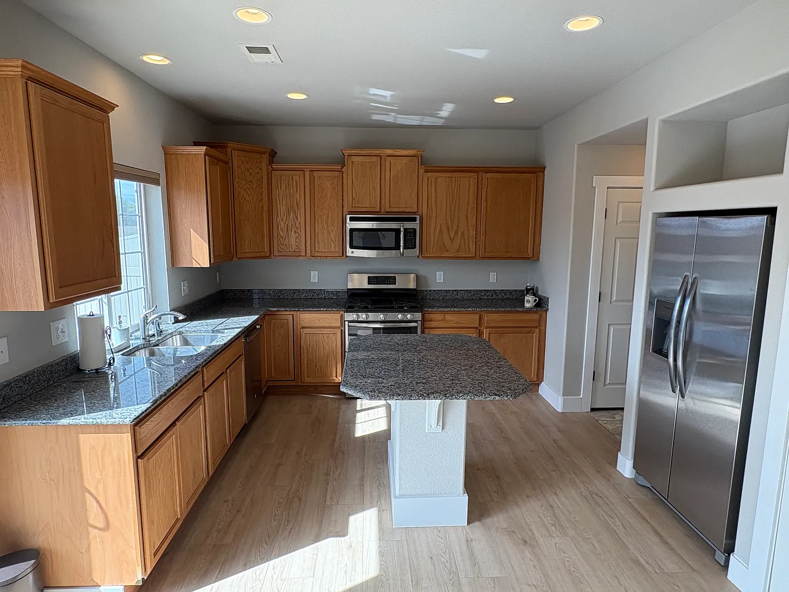 3 bed, 1655 sqft, $2,600 — Photo 2