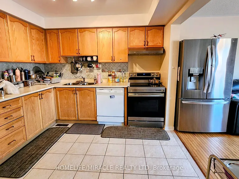 102 Whiteface Cres — Photo 7