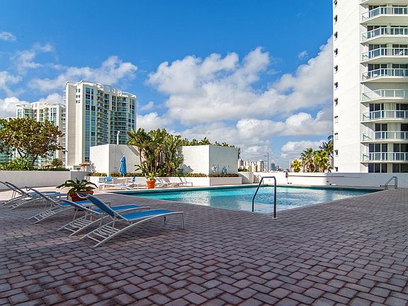 3rd image of 16485 Collins Ave APT 2434