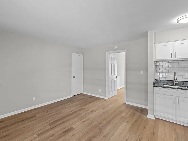 1314 Little Bay Ave #5 — Photo 4