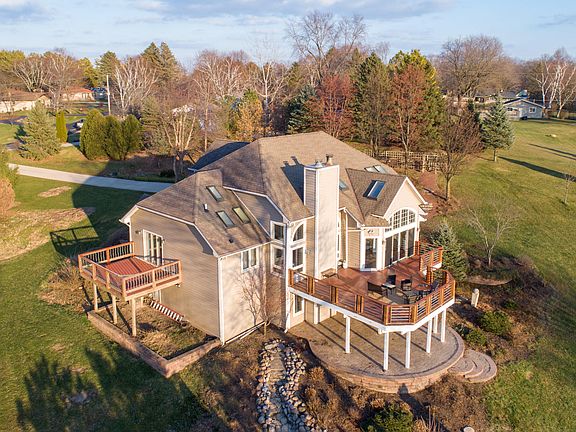5th image of 332 Riverview Dr