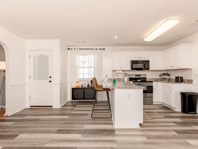 225 Stirling Bridge Dr — Photo 13
