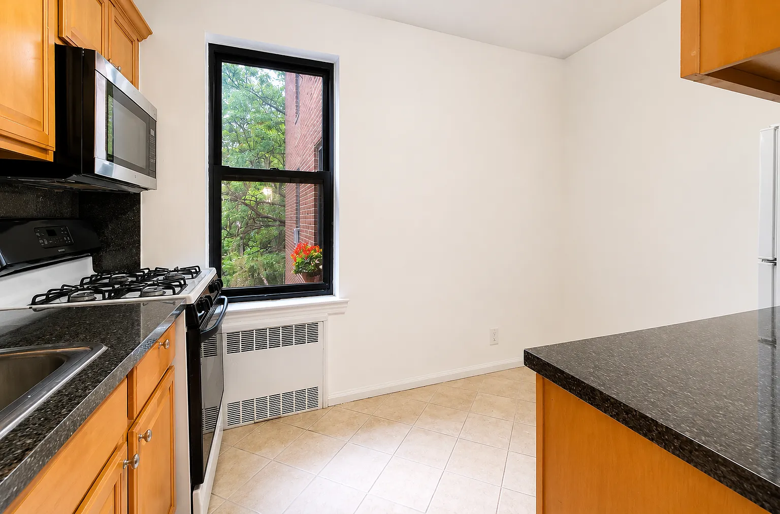 1275 East 5th Street — Photo 2