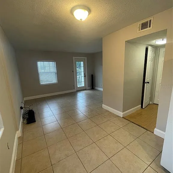 727 1/2 Edgewater Dr — Photo 5