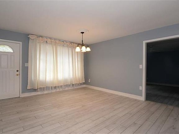 5th image of 612 Sarita St