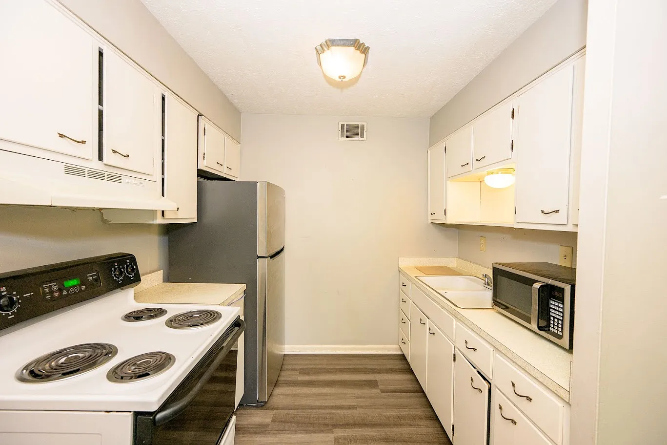 2 bed, 850 sqft, $895 — Photo 2