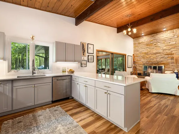 1418 Mill ROAD, Delafield, WI 53018