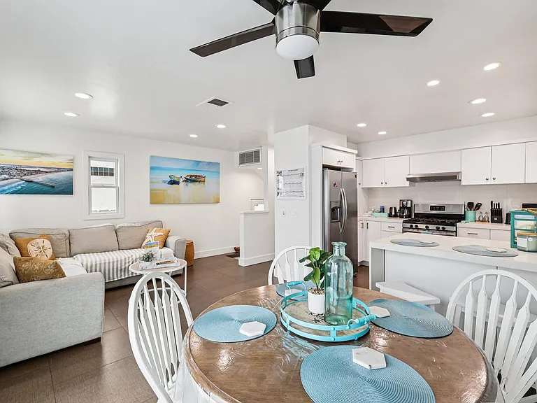 722 Sunset Ct — Photo 10