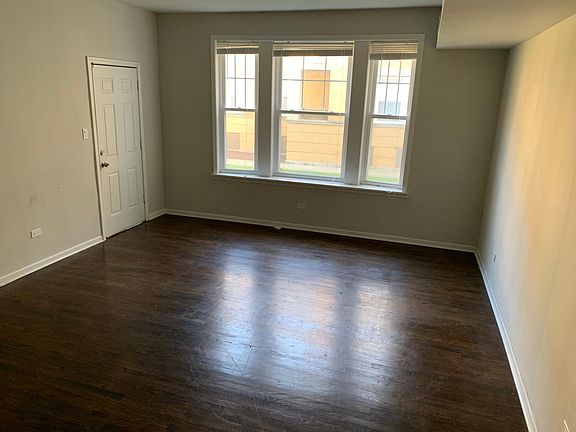 4th image of 4620 S Lake Park Ave APT 2W