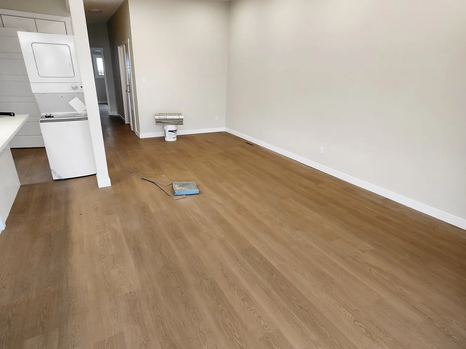 6335 4 Street NW, Calgary, AB - Upper Unit — Photo 3