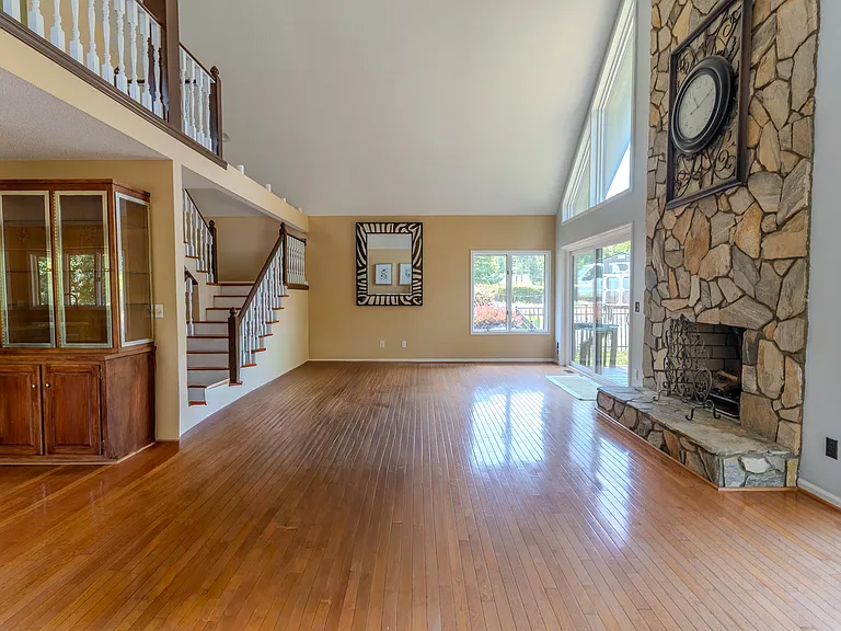 256 Greenbay Rd — Photo 17