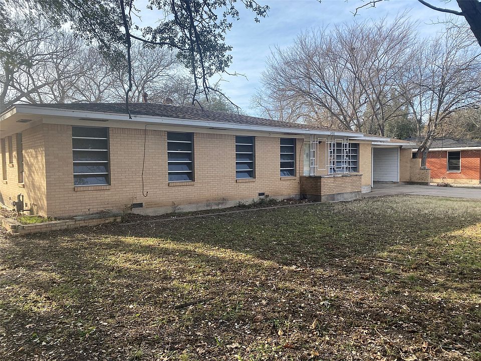 1st image of 2408 Lake Air Dr