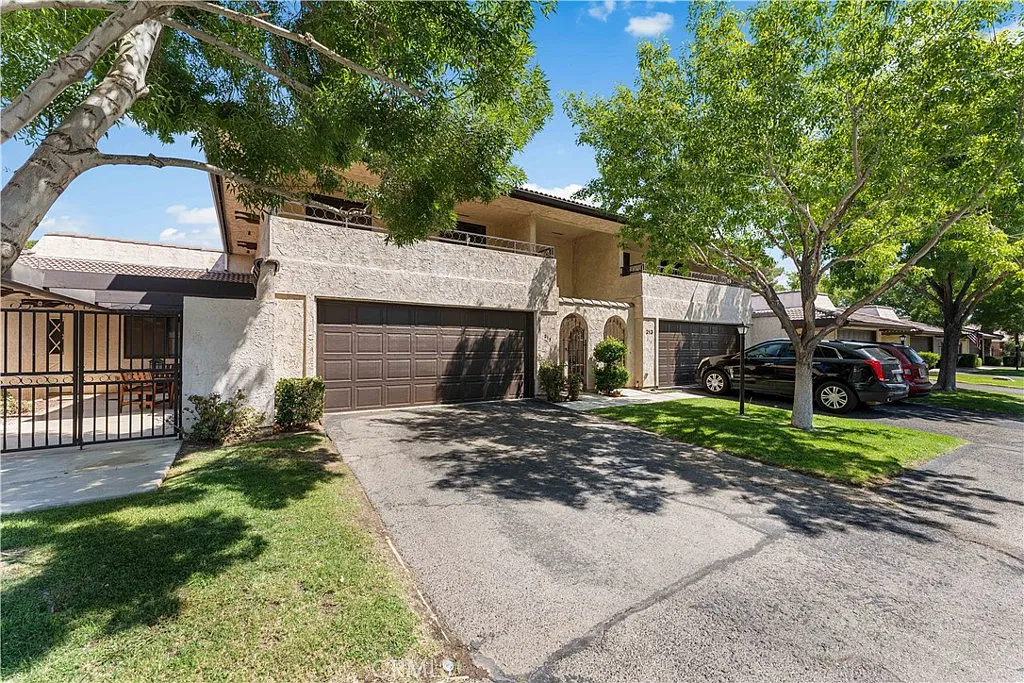 3 bed, 1966 sqft, $2,950 — Photo 2
