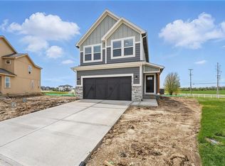 8724 SW Brickell Dr, Blue Springs, MO 64064