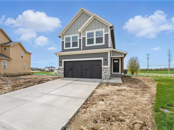 8724 SW Brickell Dr, Blue Springs, MO 64064