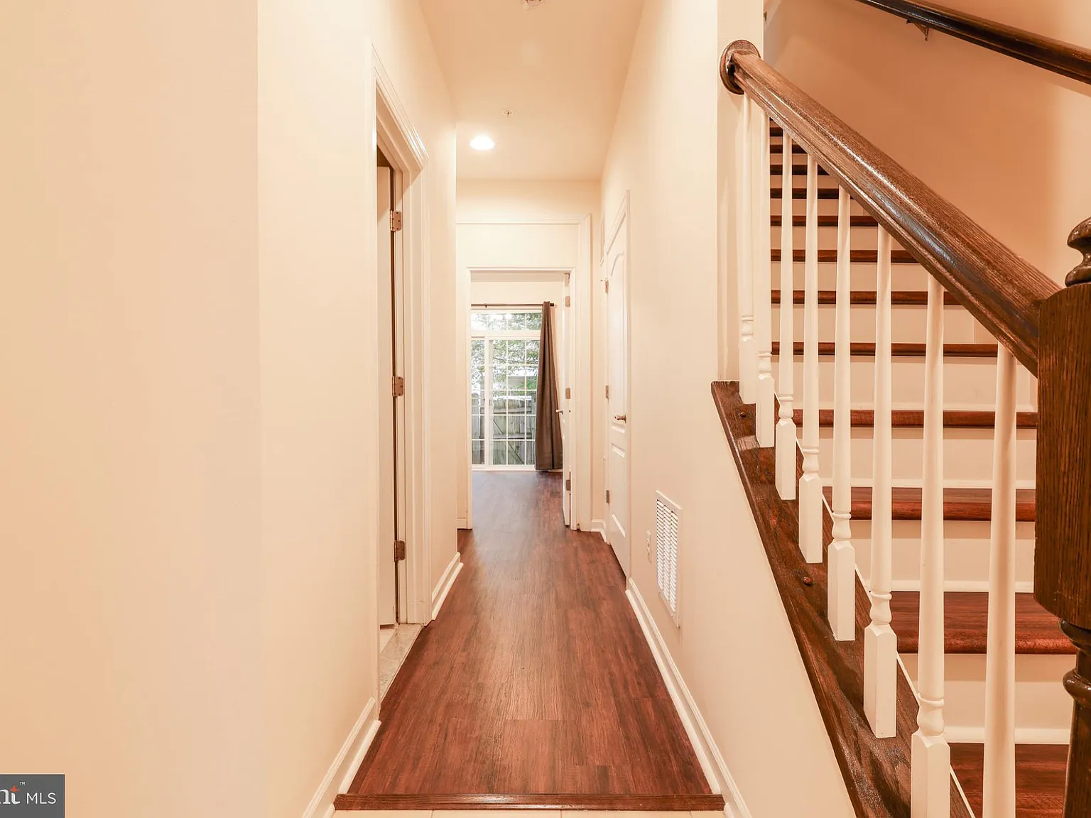 Falls Grove Condominium — Photo 3