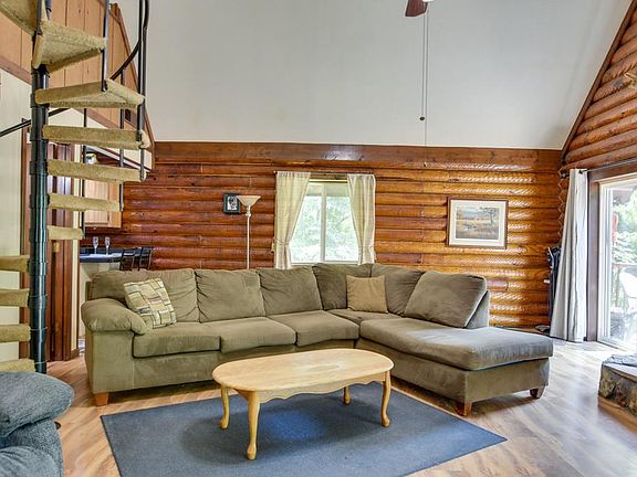 3rd image of 1022 Green Valley Dr