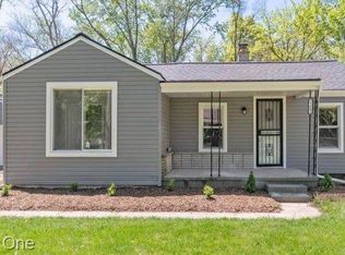 21601 Poinciana St, Southfield, MI