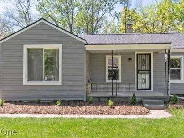 21601 Poinciana St, Southfield, MI 48033