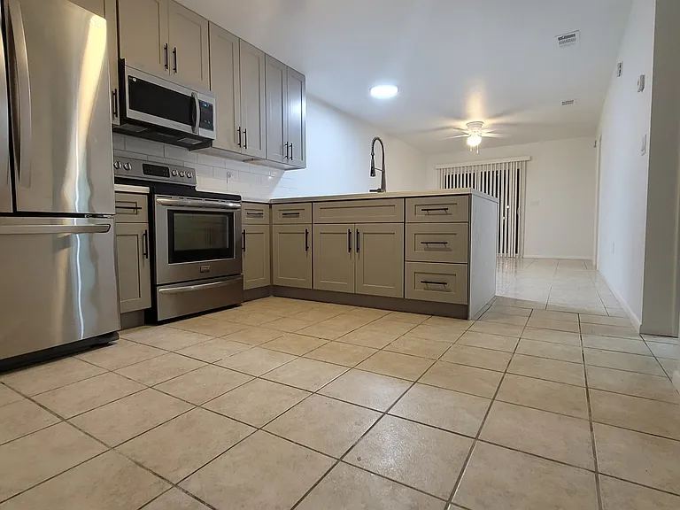11232 Pendleton Ave — Photo 9