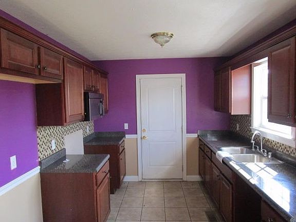 4th image of 257 Banyan Blvd