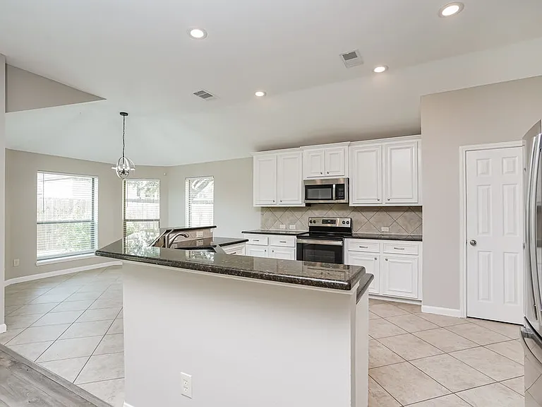 5403 Belvedere Dr — Photo 6