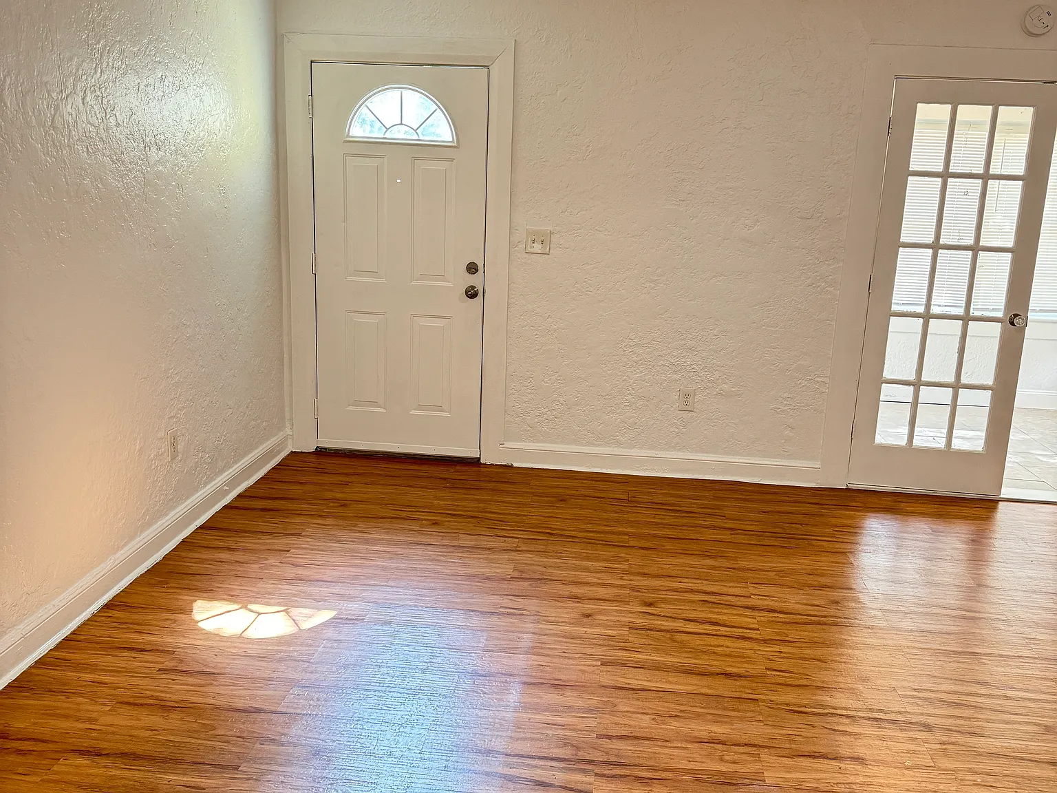 3 bed, 1072 sqft, $1,700 — Photo 2