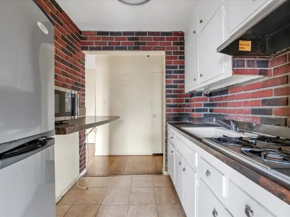 877 Bay Ridge Avenue image 7 of 18