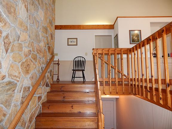5th image of 381 Hidden Lakeview Cir