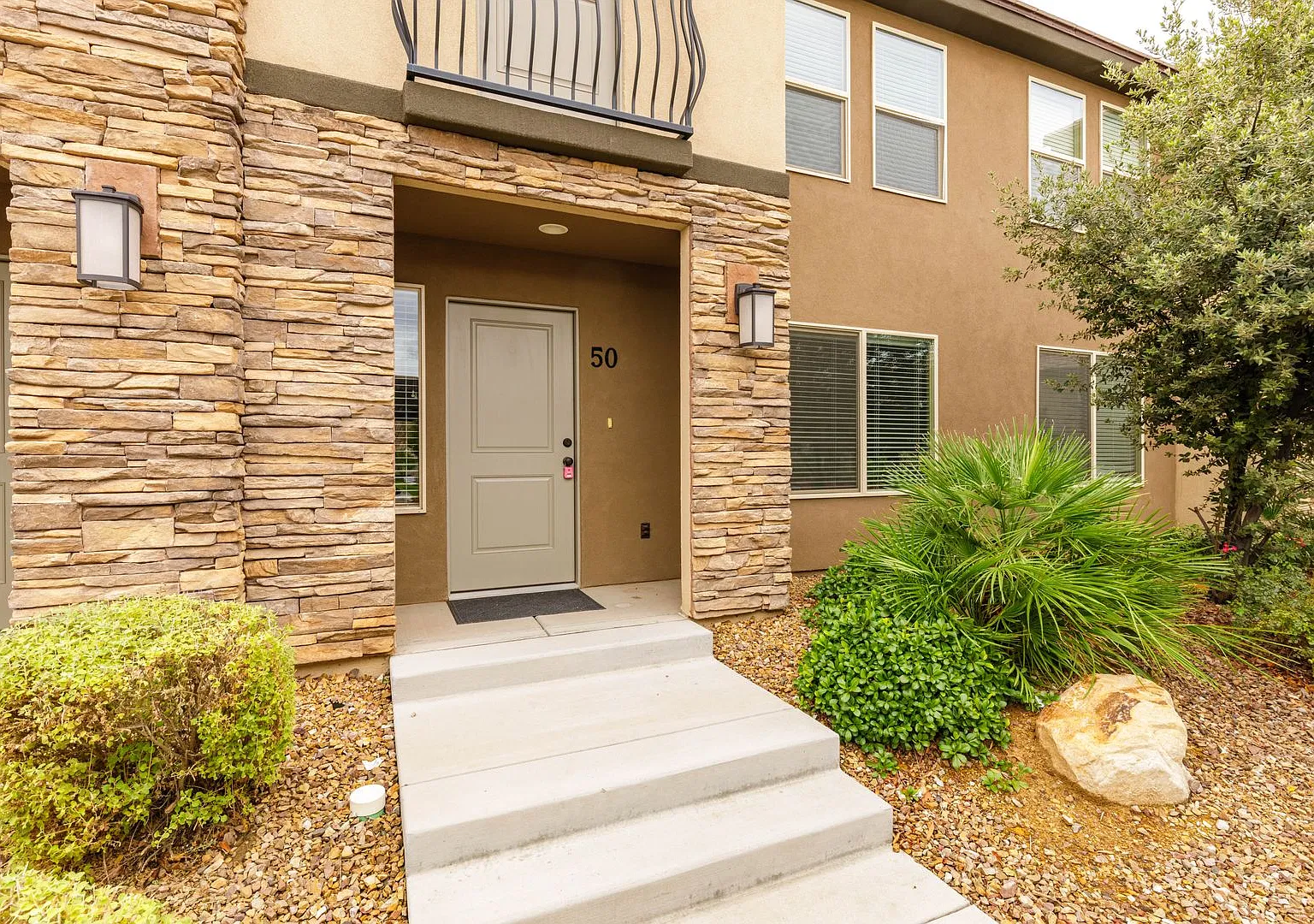 3 Bed / 2.5 bath Desert Hills Townhome with Washer/Dryer & Fridge — Photo 3