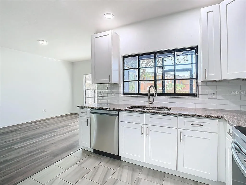 3 bed, 2.5 bath, 1832 sqft, $2,300 — Photo 4