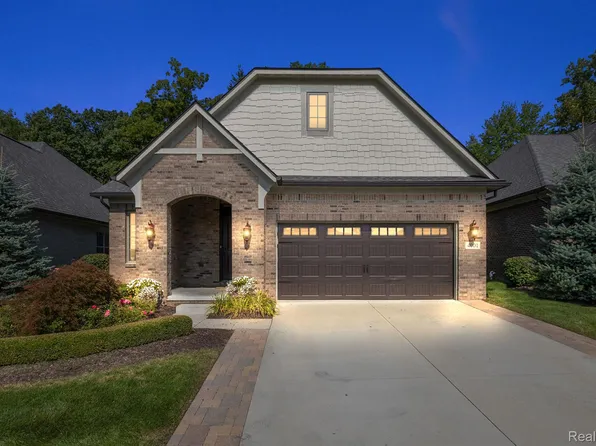 4001 Vendome Dr, Auburn Hills, MI 48326