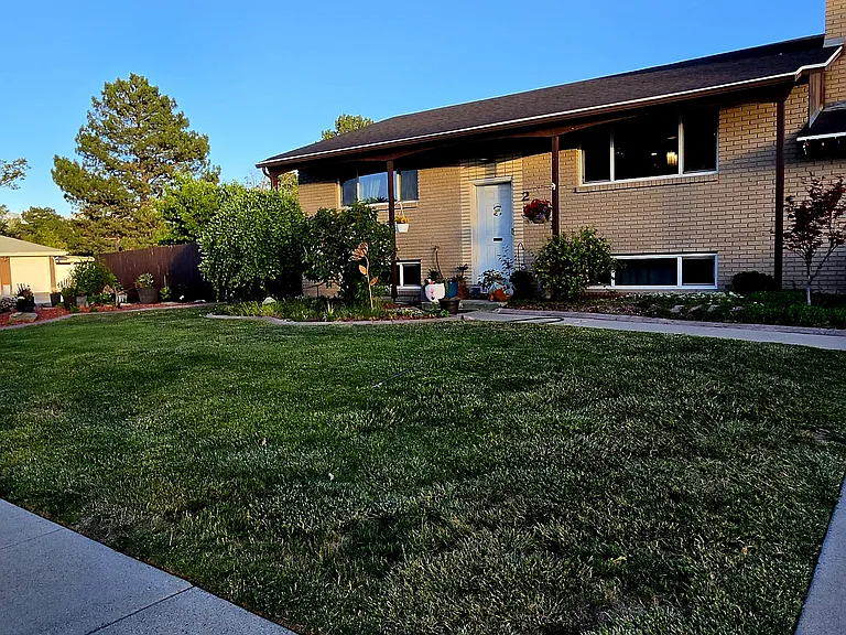 2631 W Sharron Dr — Photo 2