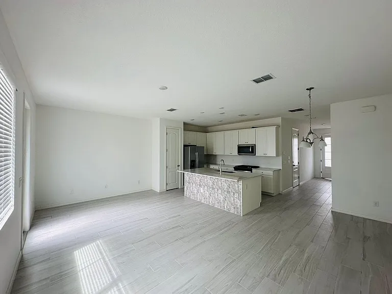 729 Benoi Dr — Photo 7