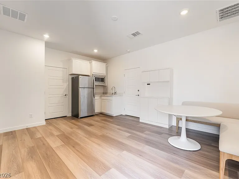 4136 Paragon Crest Ct — Photo 2
