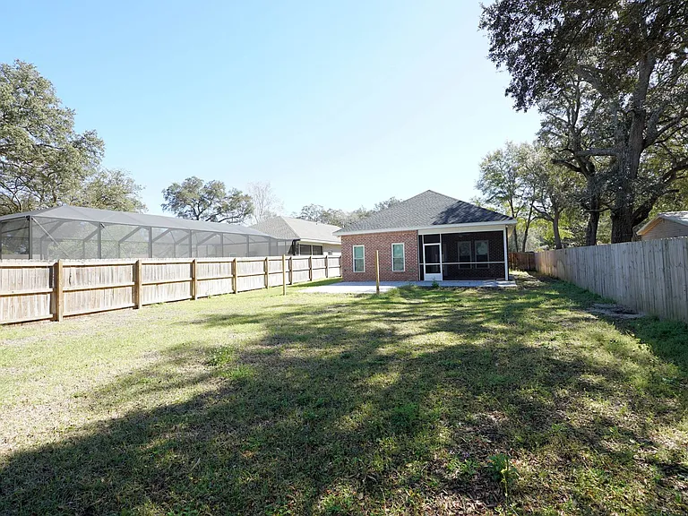 1568 Pine St — Photo 35