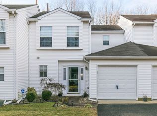 6 S Pointe Cir, Tinton Falls, NJ